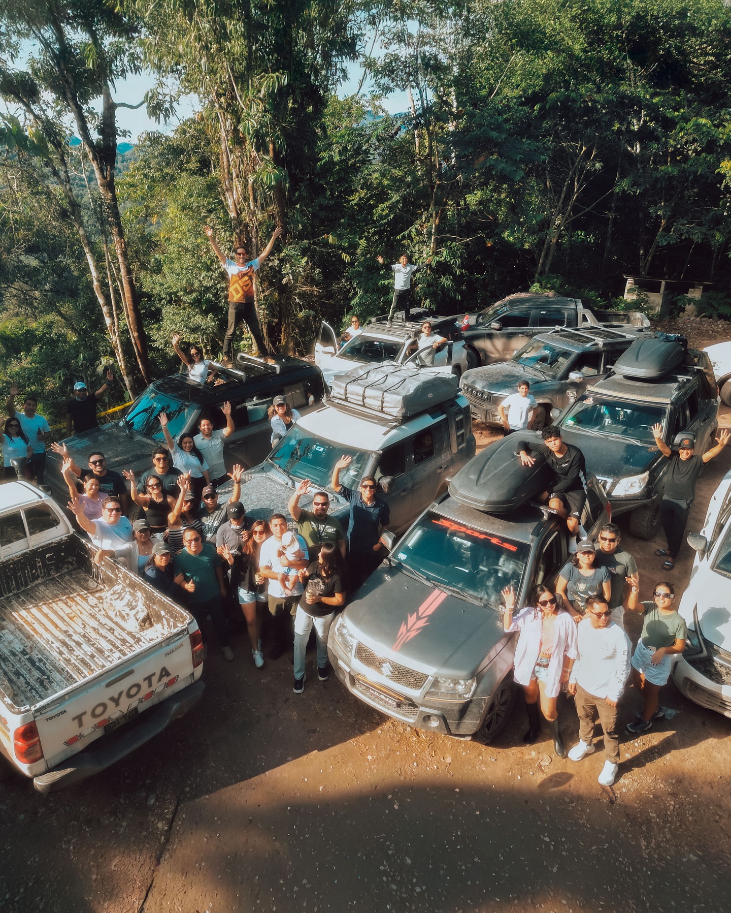 Vista aérea del convoy DSB Overland en la selva
